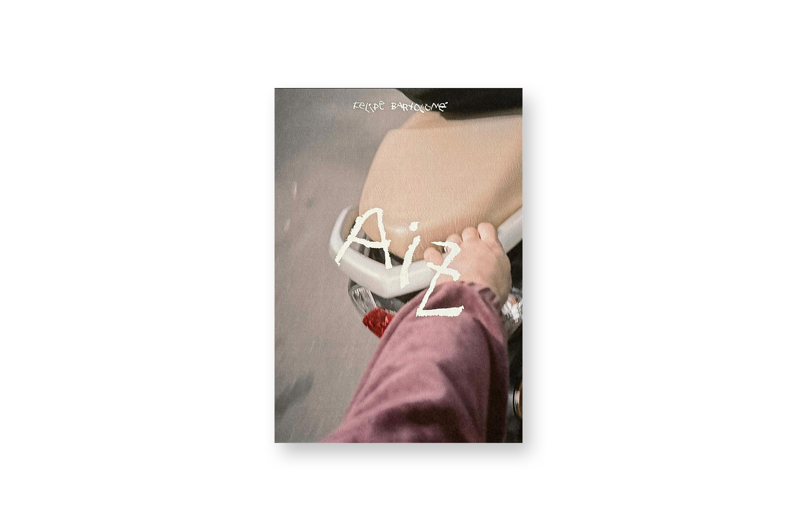 AIZ AIZ de Felipe Bartolomé, fotolibro sobre skate y movimiento publicado por Club del Prado