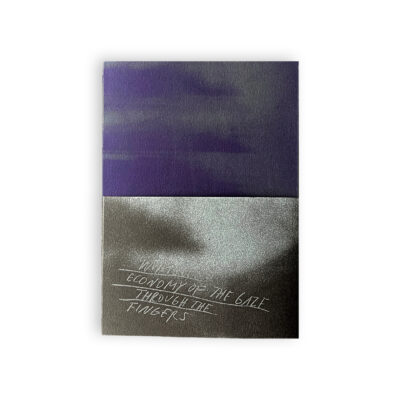 Invisible Economy of the Gaze through the Fingers de Sergej Vutuc, fotolibro experimental publicado por Club del Prado en 2026