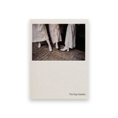 Portada del libro The Virgin Suicides, editado por Sofia Coppola y publicado por Important Flowers en 2025.
